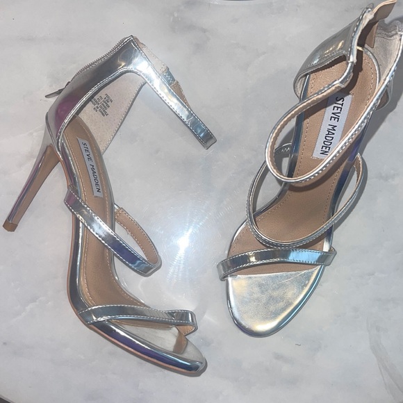 Steve Madden Shoes - Steve Madden size 8.5 , 4 in heels EUC
